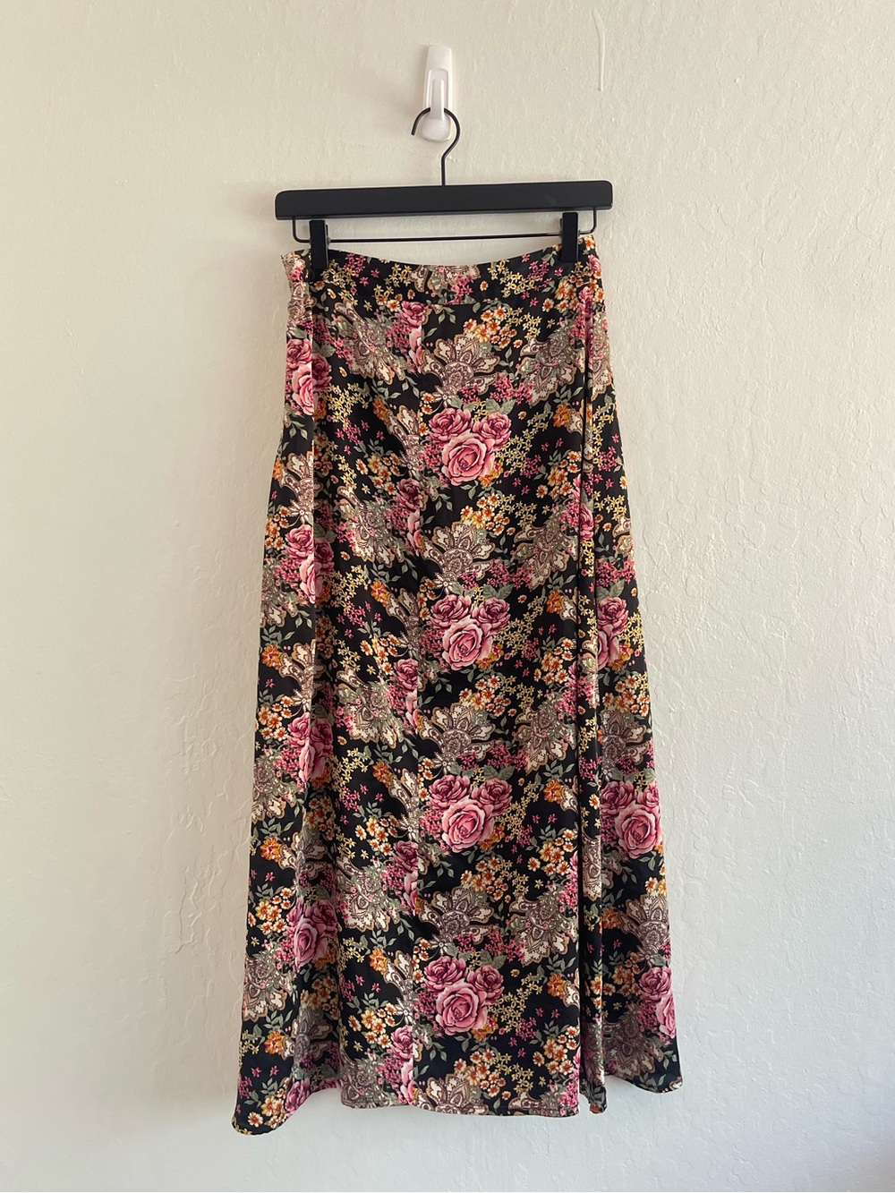 Y2K Forever 21 Floral Satin Maxi Skirt Black Roses Maximalism Women's Size 26